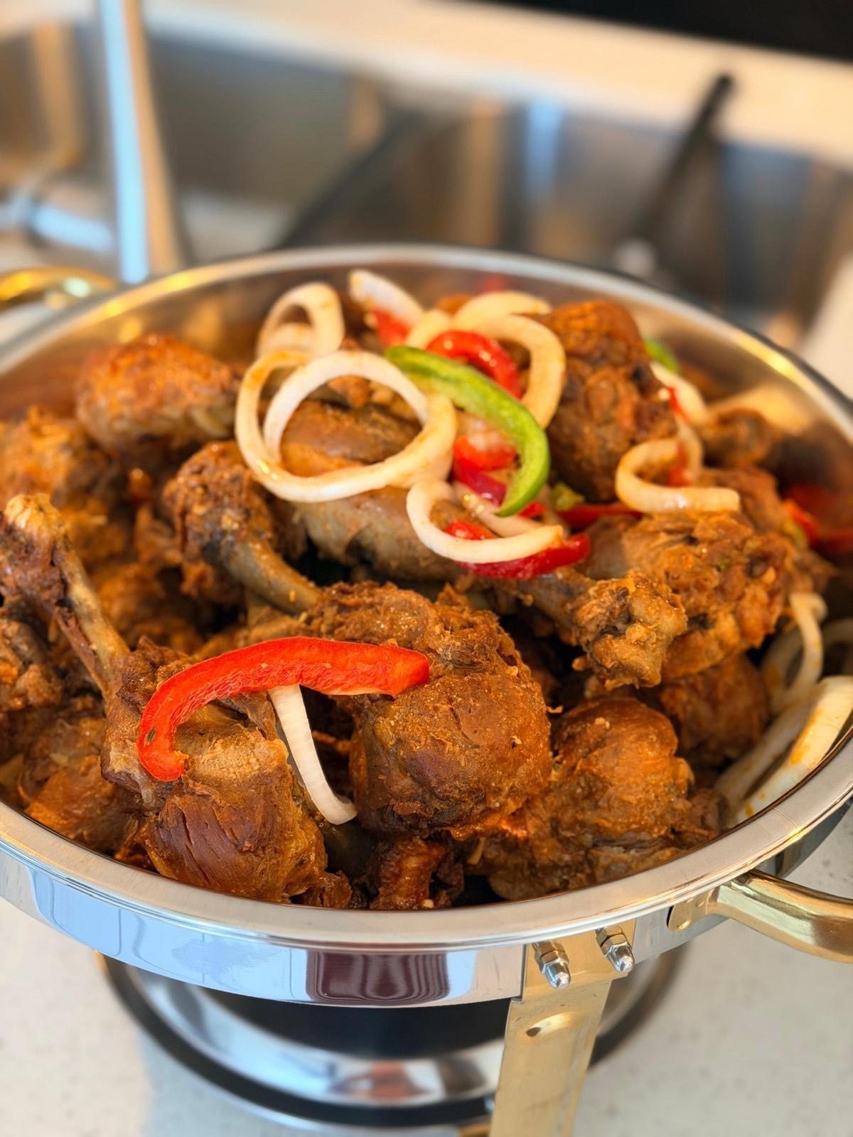 GR Plus griot in a chafing dish, ready to serve